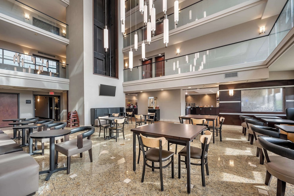 Drury Inn and Suites Champaign 38/50