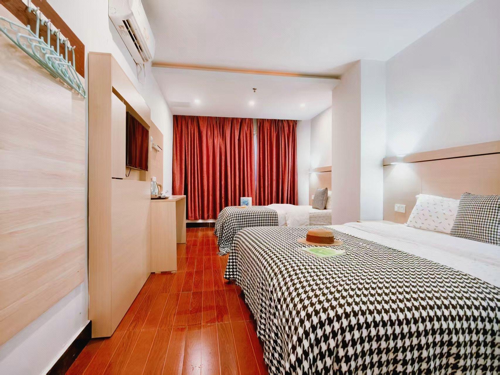 Longxiang Hotel 15/25