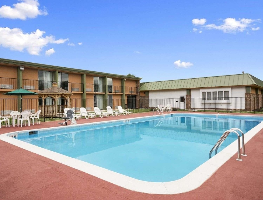 Baymont By Wyndham Salem Roanoke Area 1/25