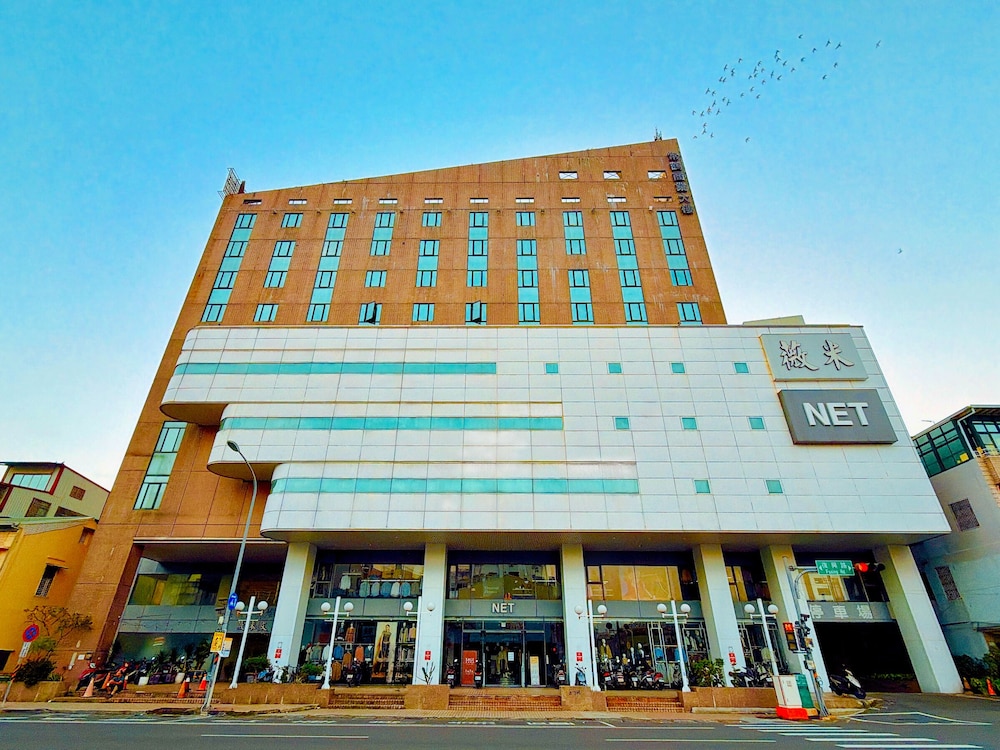 We Meet Hotel 2/68