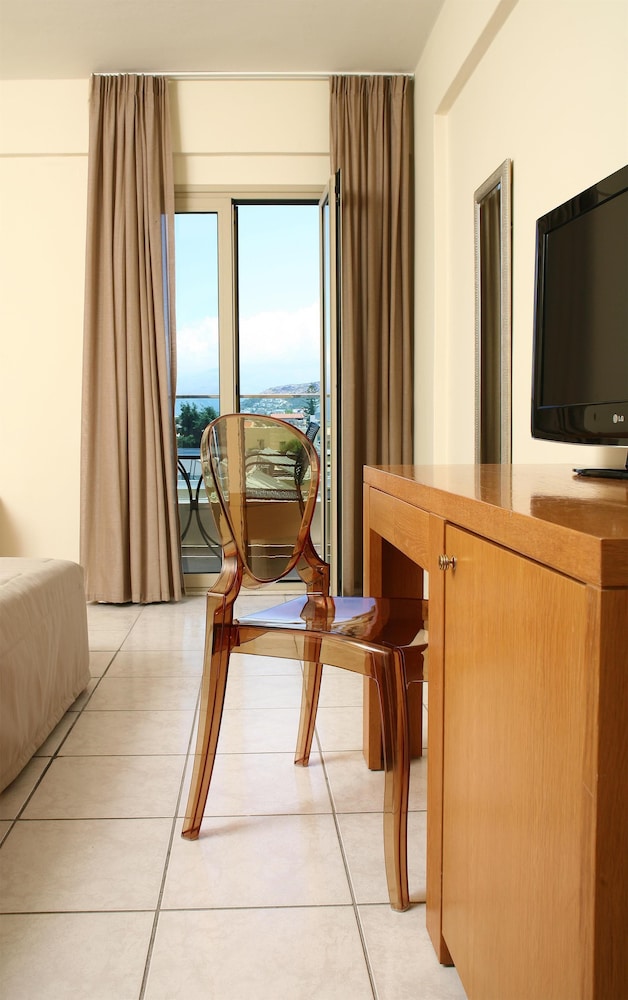 Golden Beach Hotel 32/49