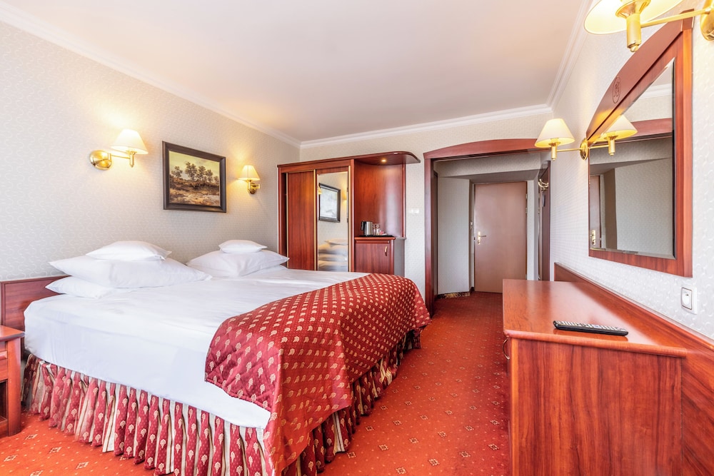 Golebiewski Hotel 7/29