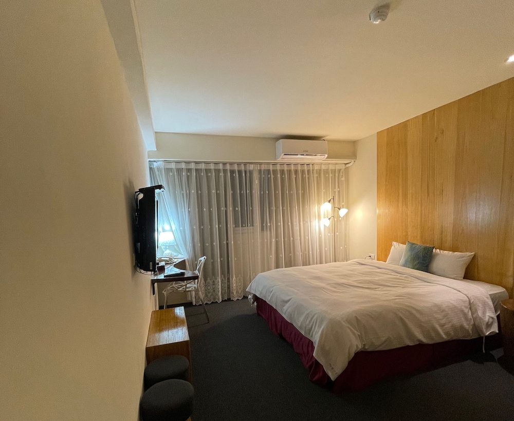 River Hotel 23/45