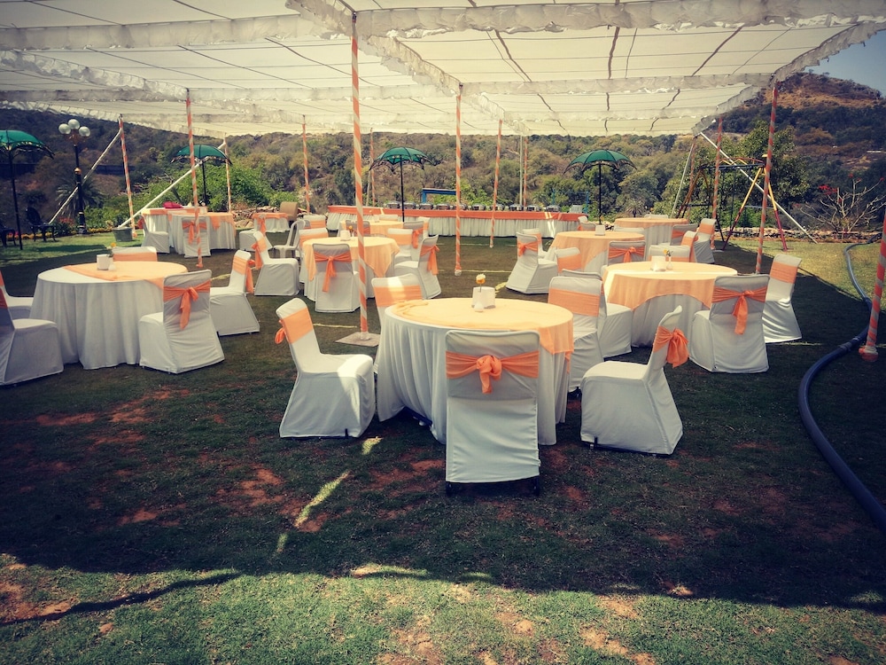 Hotel Toppers Corner Mount Abu 60/67