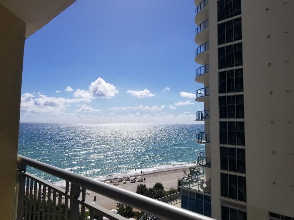 Doubletree By Hilton Ocean Point Resort – North Miami Beach 4/68