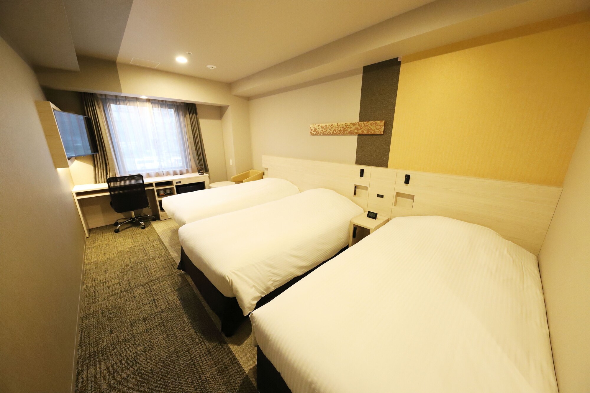 ROOM, TRIPLE