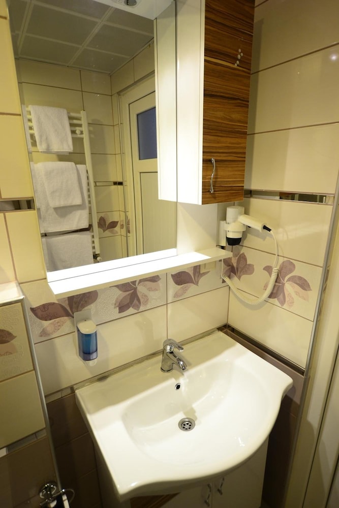 Dort Mevsim Suit Otel 44/47