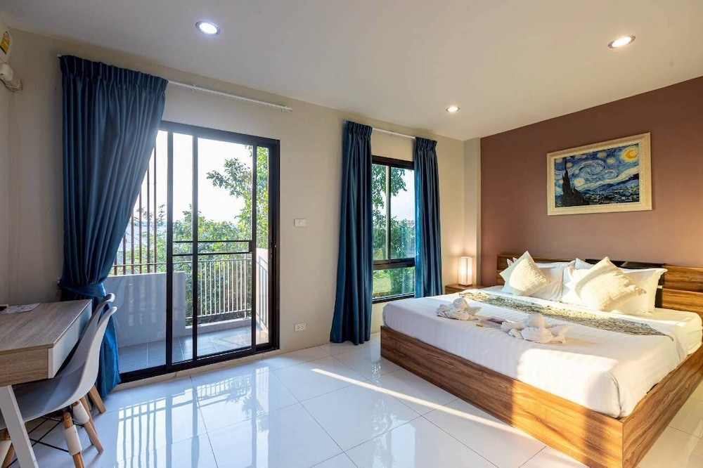 Superior, Residence, King Bed, Side View