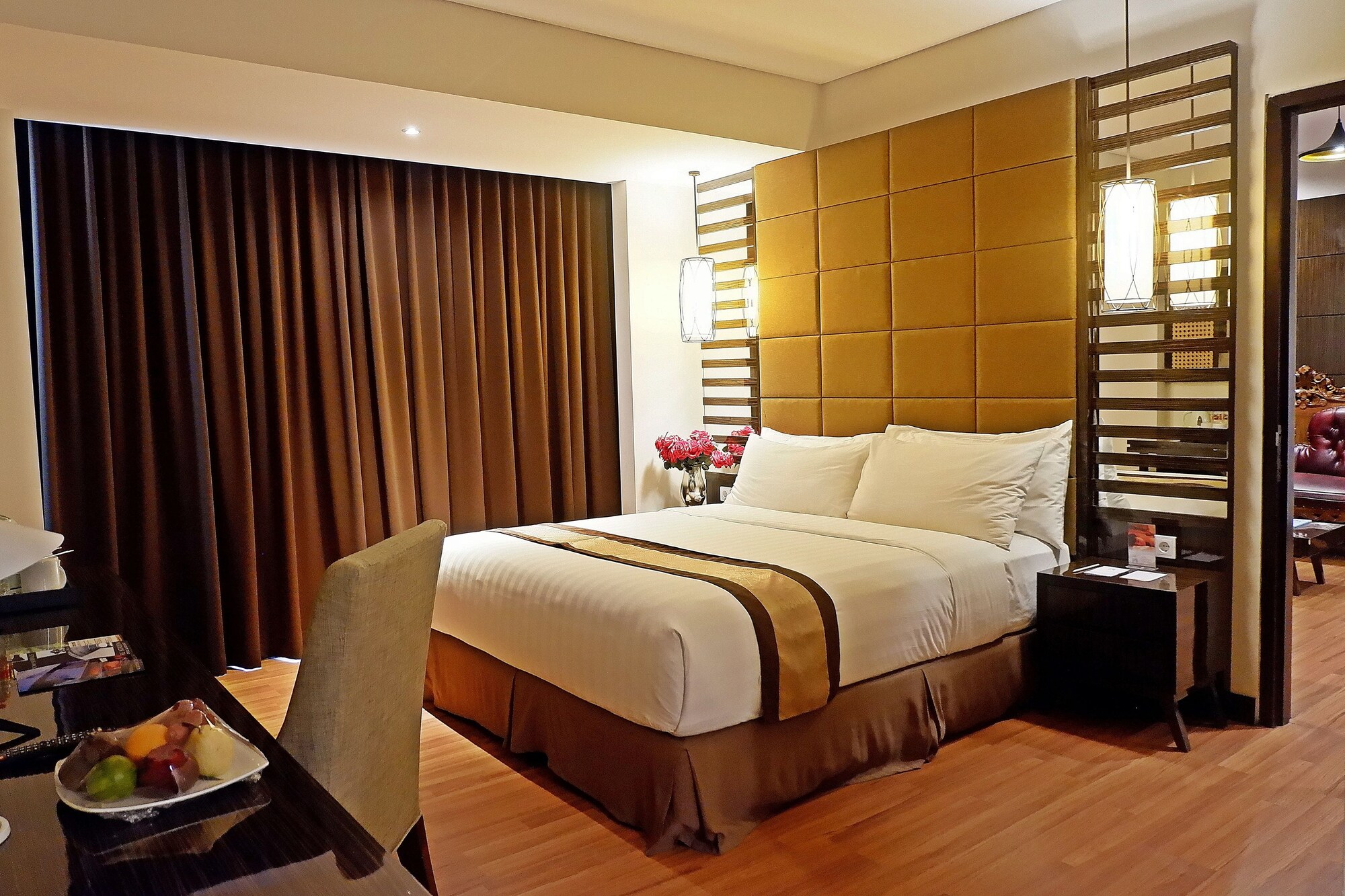 EXECUTIVE, SUITE
