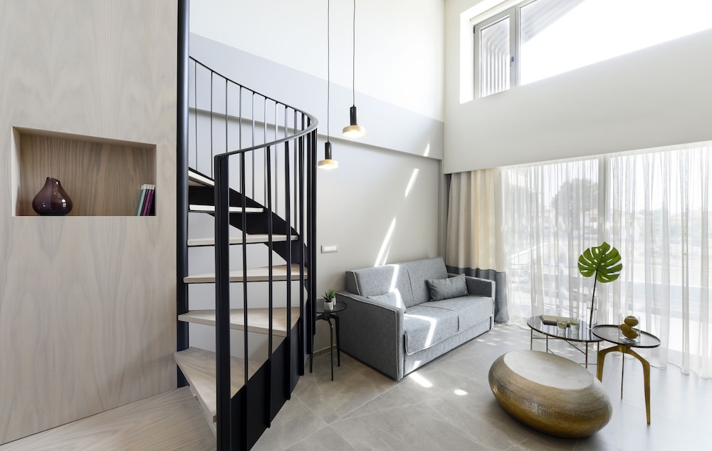 Serenity Suites 39/50