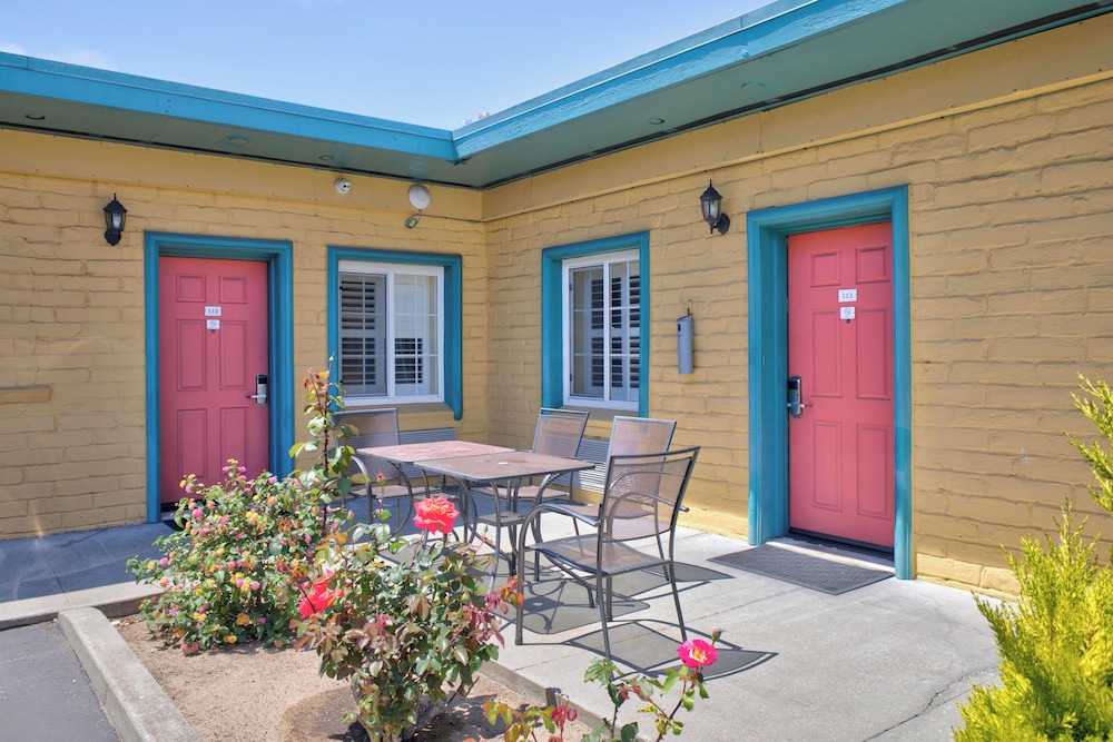 Seaside Inn 26/50