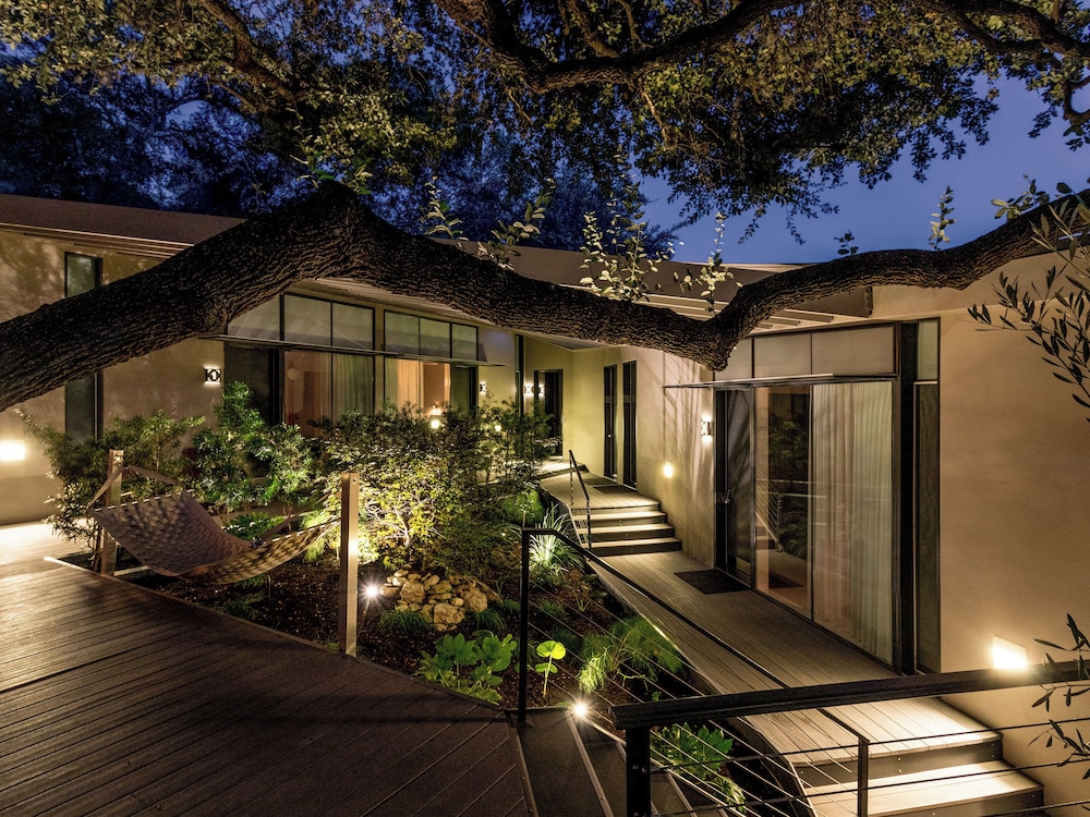 Frame Hotel - Treehouse (formerly Kimber Modern) 4/46