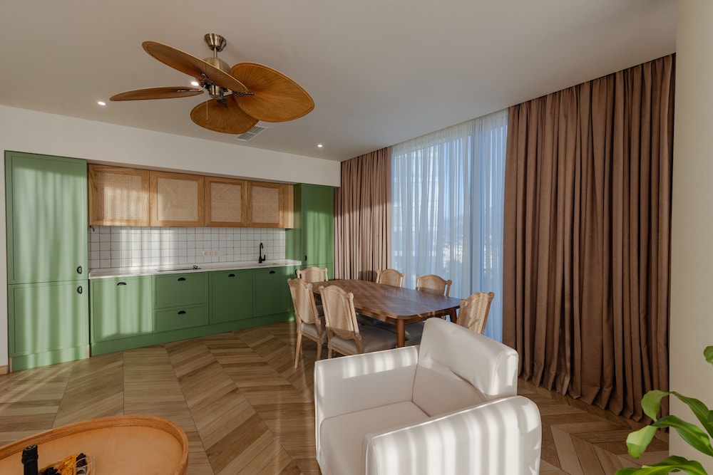 MiraMar Luxury Residences 69/86