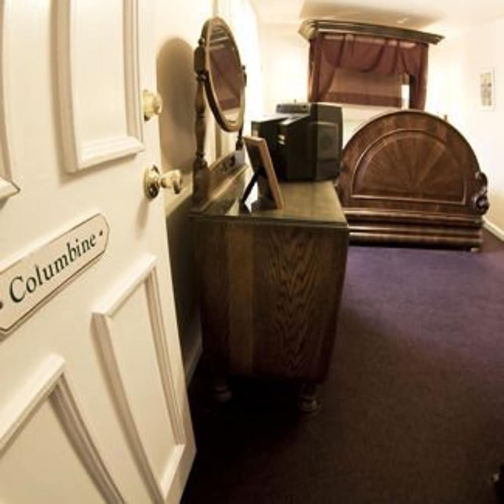 Queen Anne Bed And Breakfast 36/70