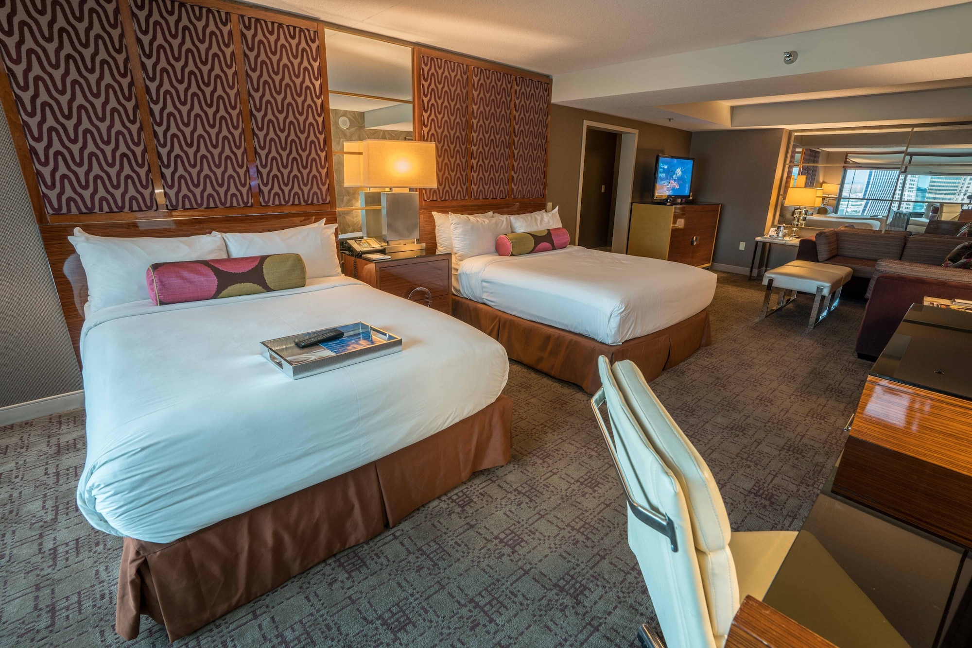 EXECUTIVE, SUITE, 2 QUEEN BEDS