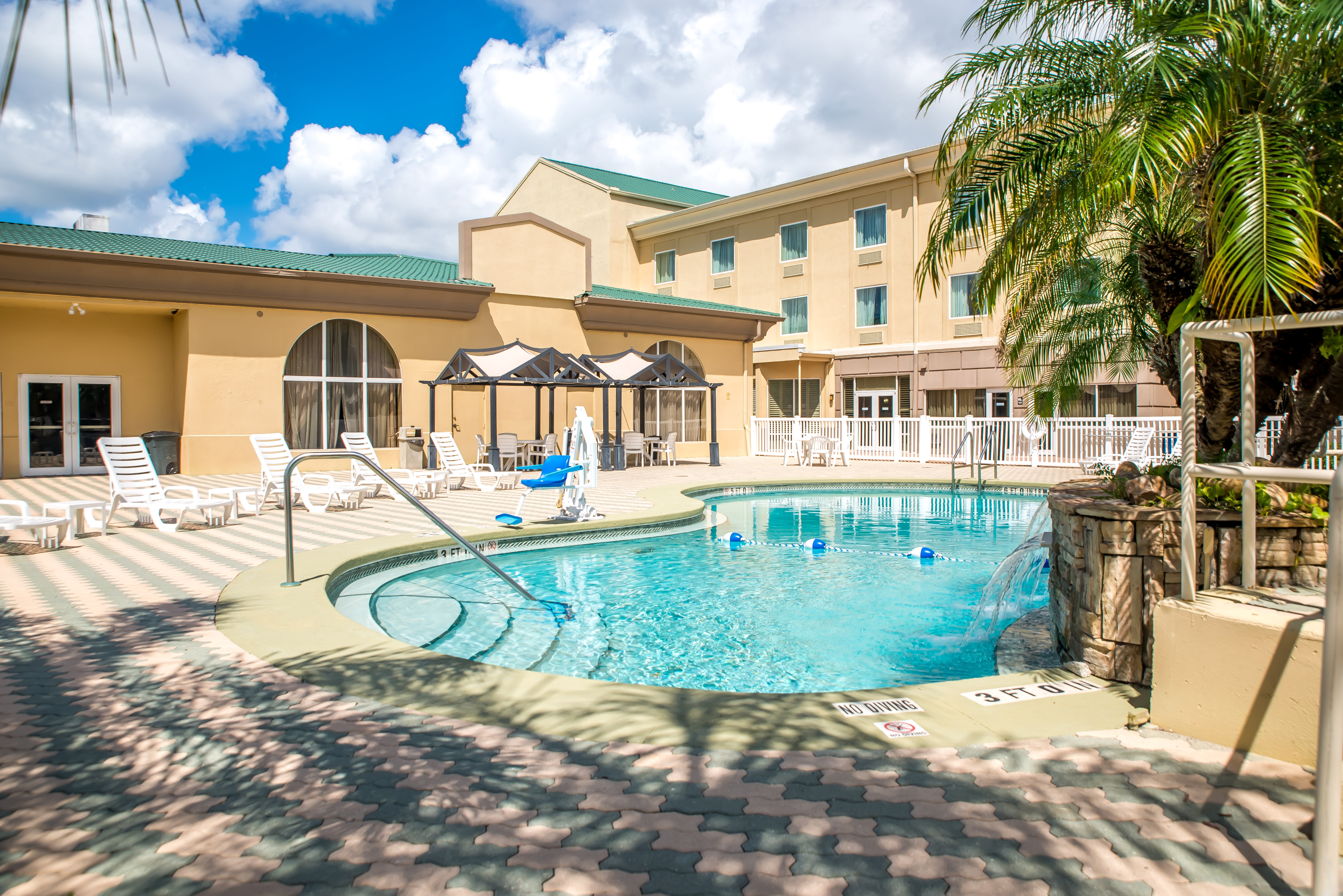Holiday Inn Express and Suites Cocoa 3/50