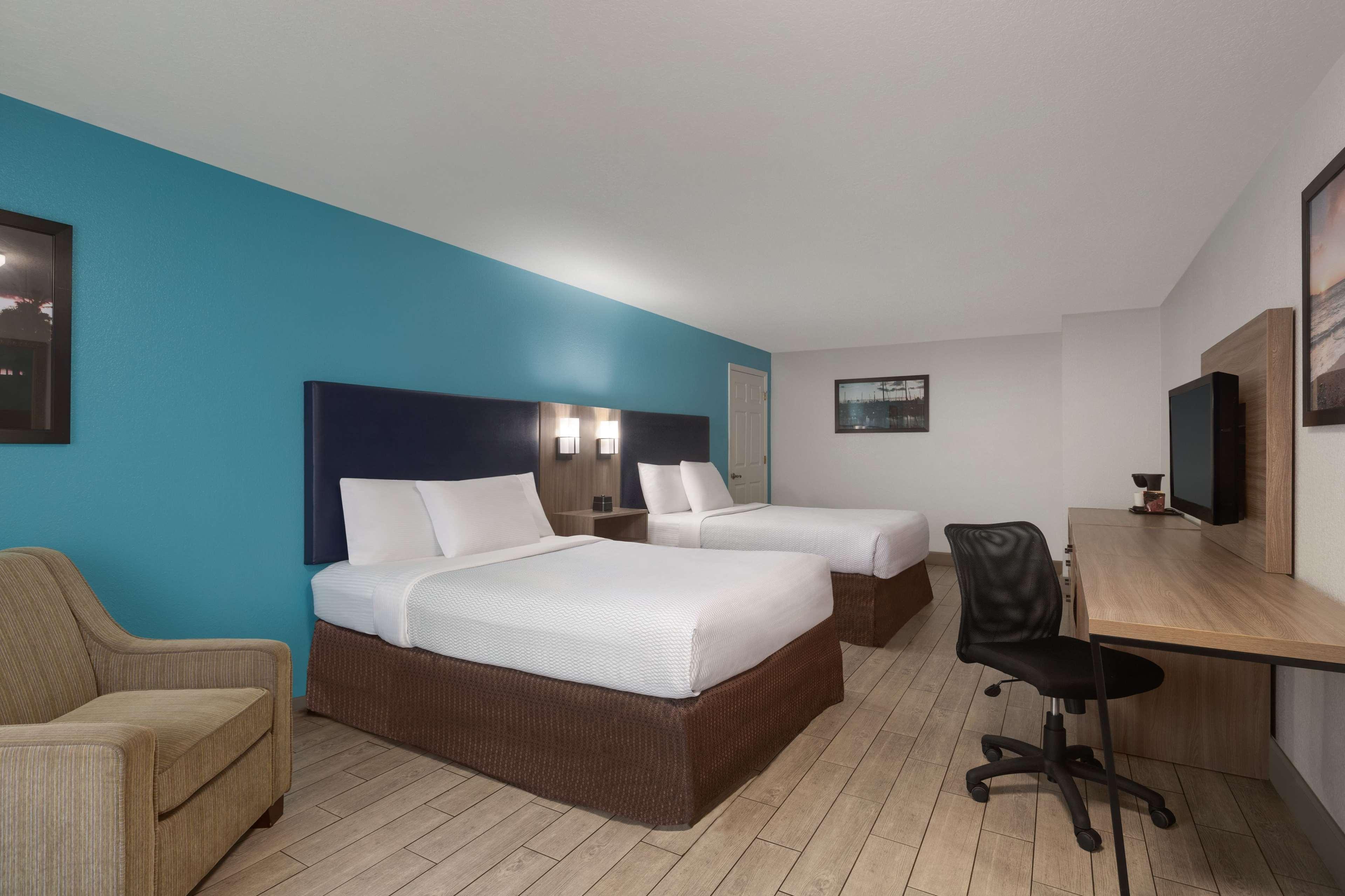 Room, City View
