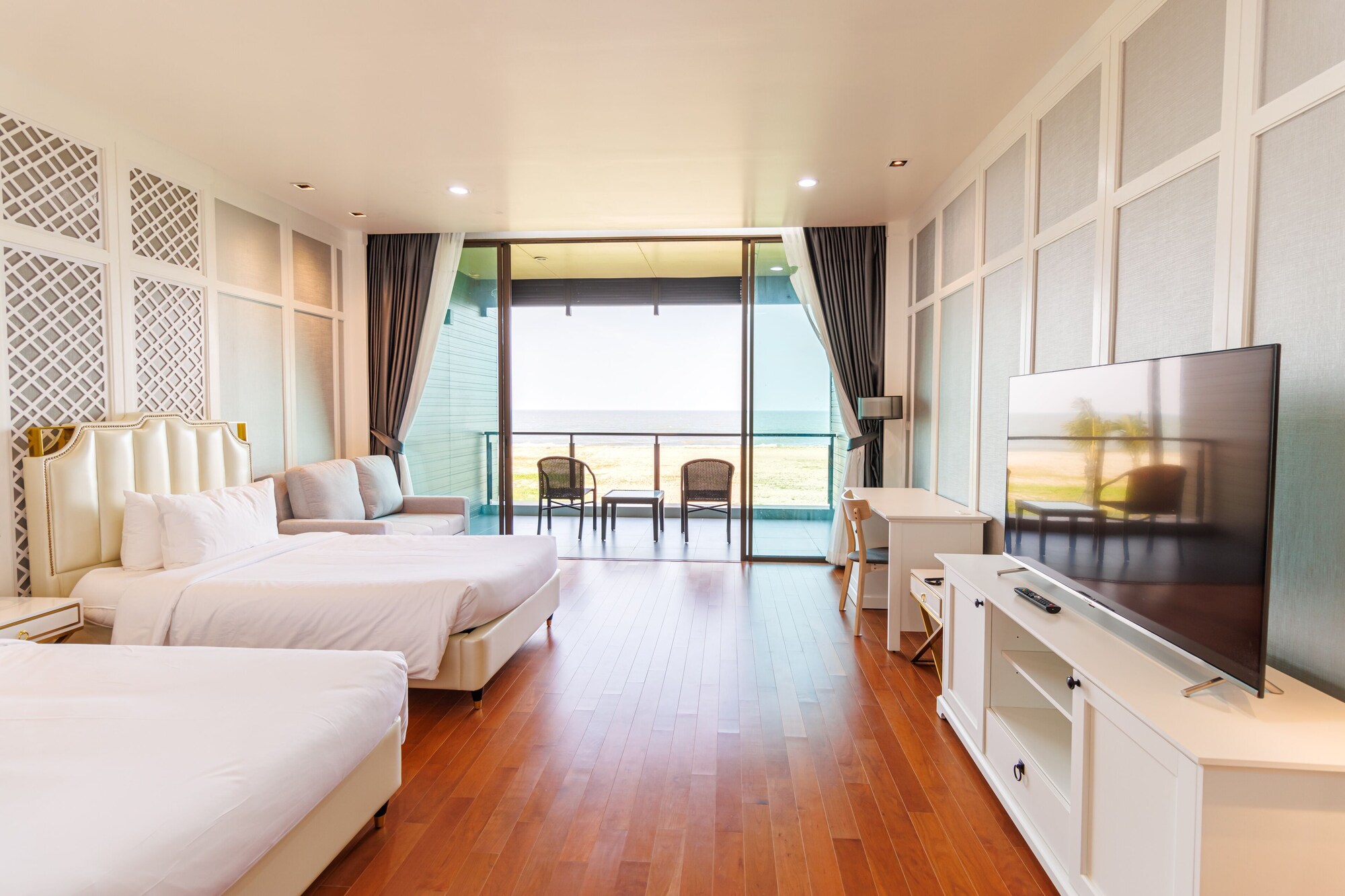 PREMIER, TWIN BEDS, BEACH VIEW