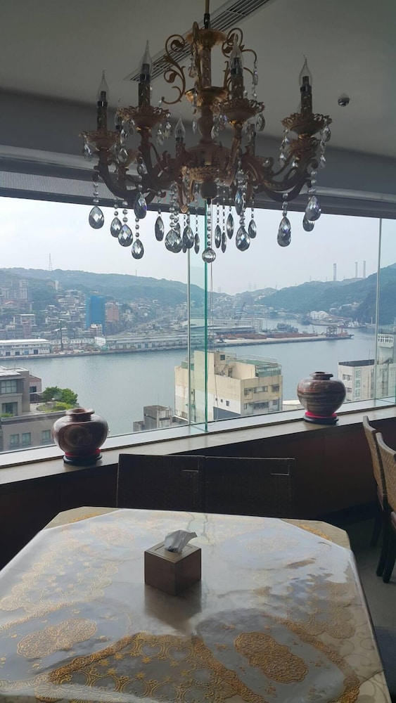 Aloha Hotel Keelung 52/54