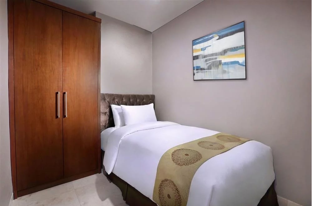 The Grove Suites by Grand Aston 12/57