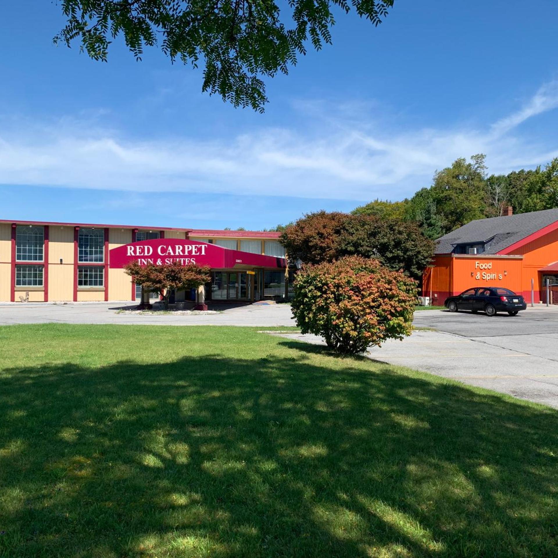Red Carpet Inn & Suites 50/50