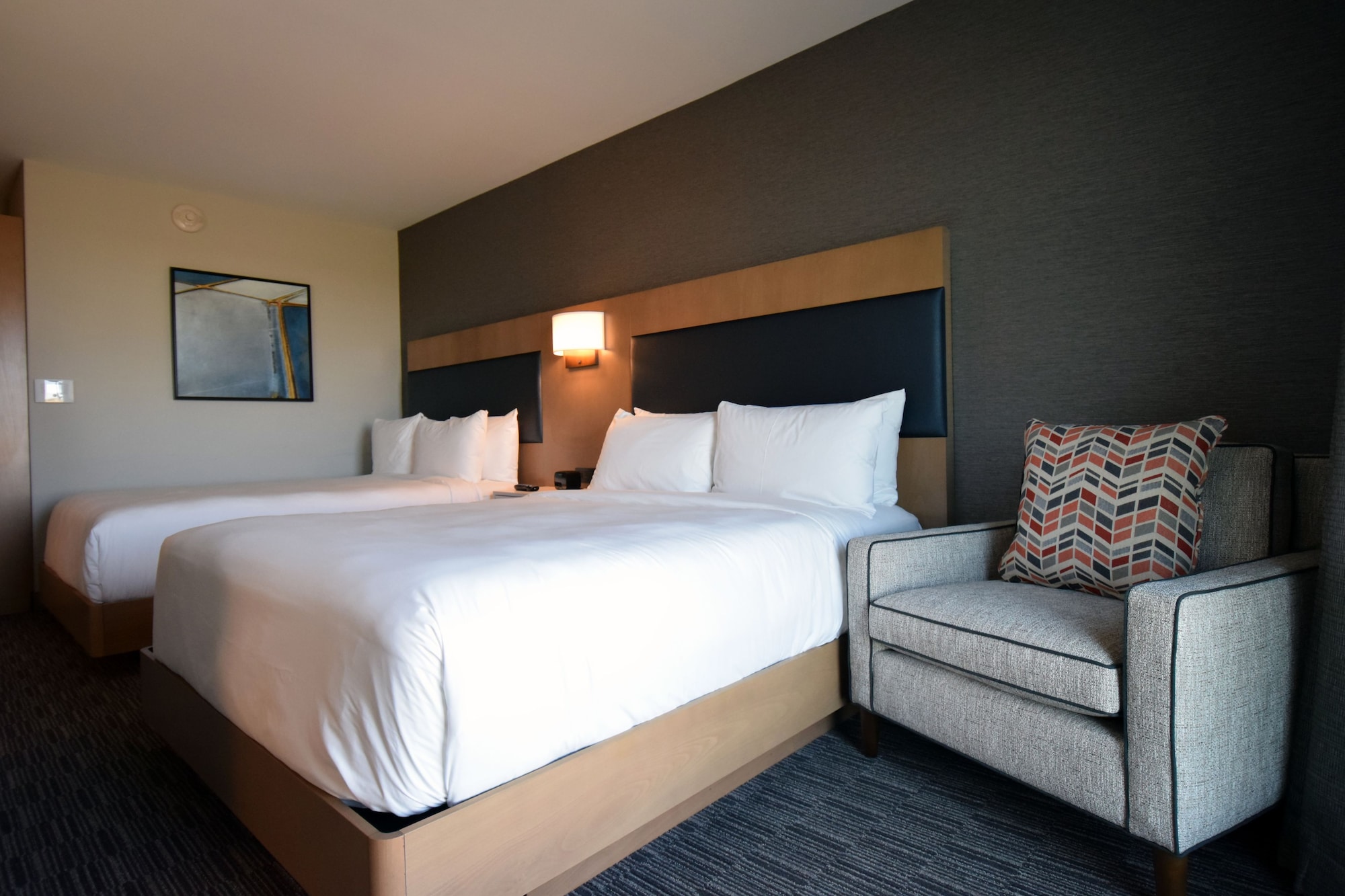 ACADEMY, PREMIUM, 2 QUEEN BEDS, WITH VIEW