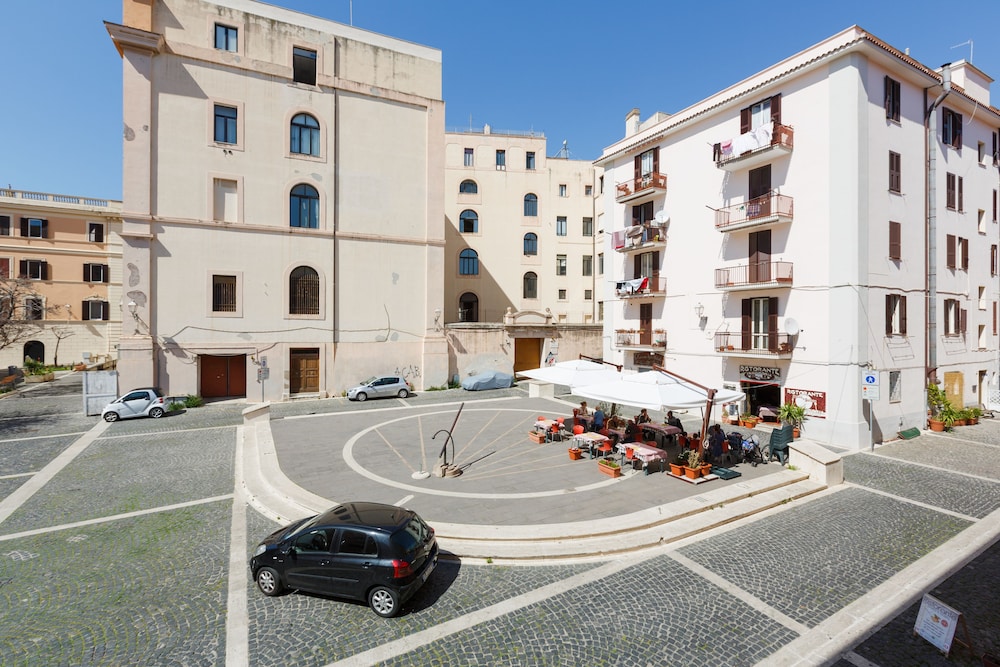B&B Piazza Fratti 50/69
