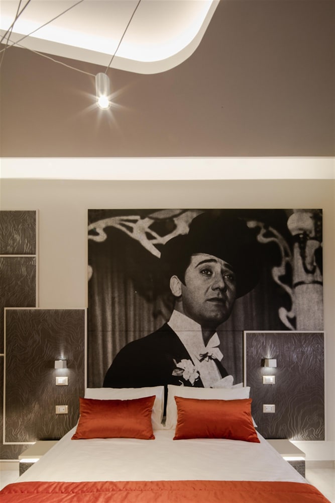 Via Veneto Luxury Suites 3/50