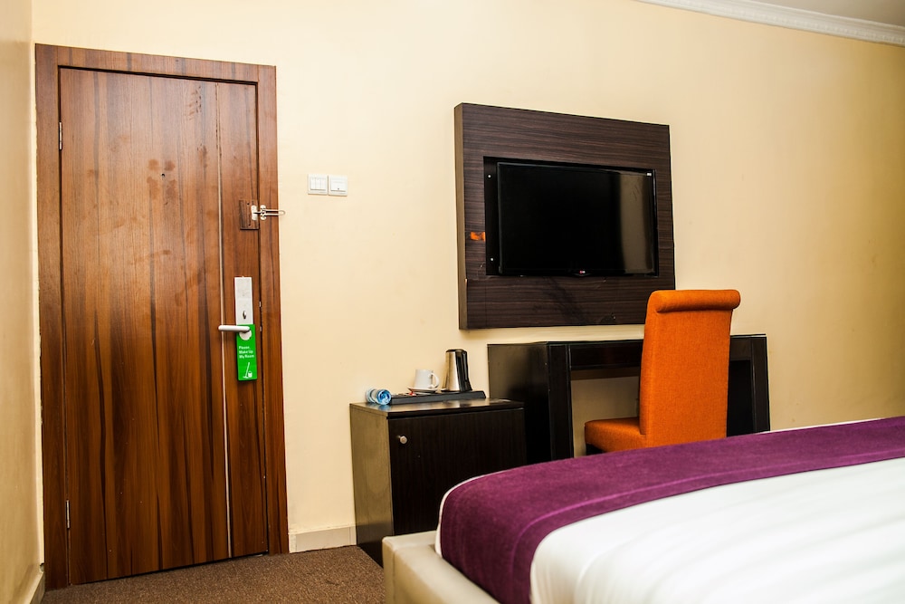 Cribville Hotel & Suites 18/41
