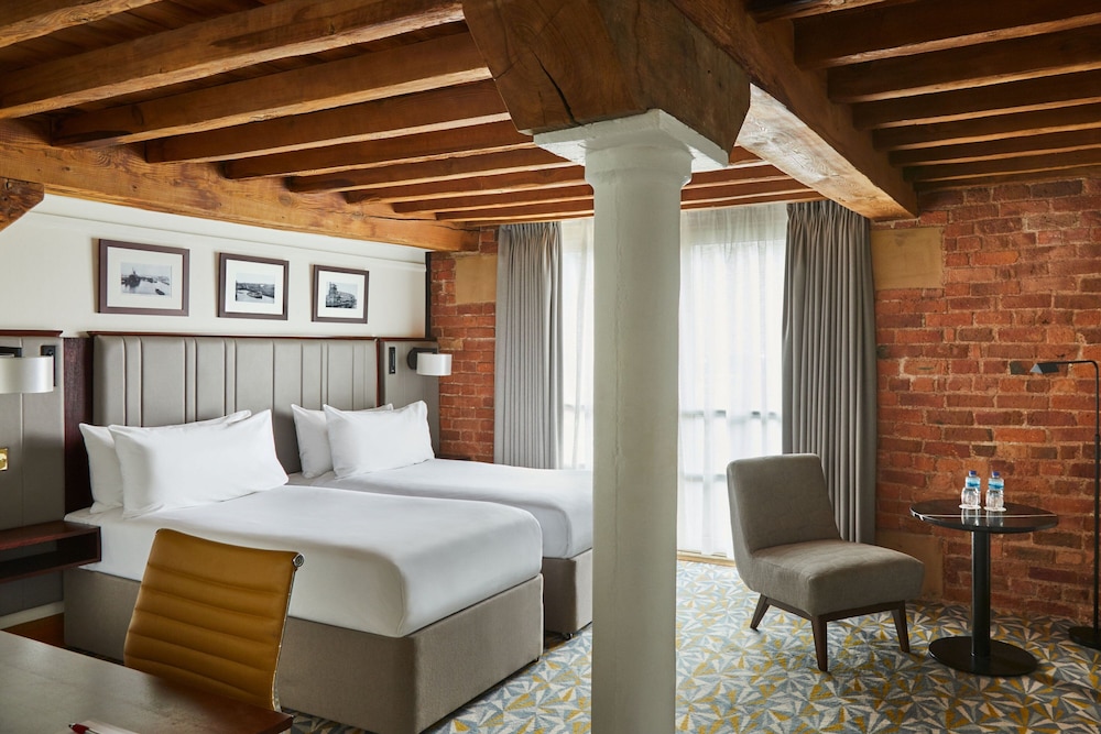 ROOM, TWIN BEDS