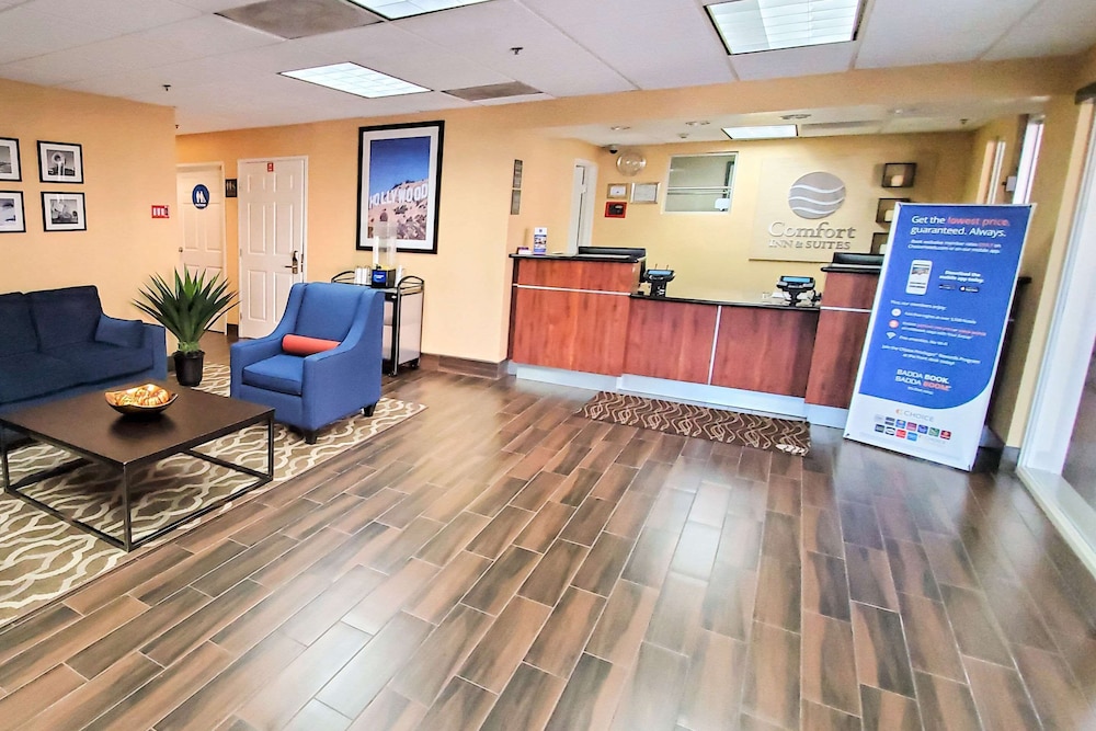 Comfort Inn & Suites Near Universal - N. Hollywood - Burbank 10/68