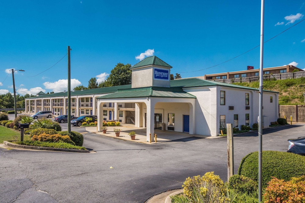 Rodeway Inn and Suites Macon 34/45