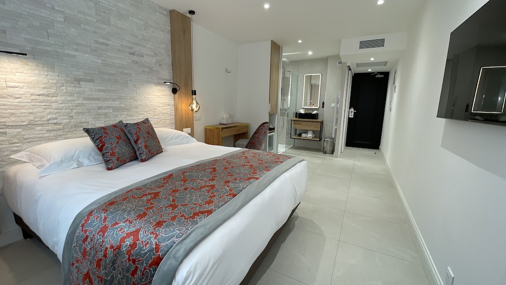 Confidentiel Hotel and Spa 12/78