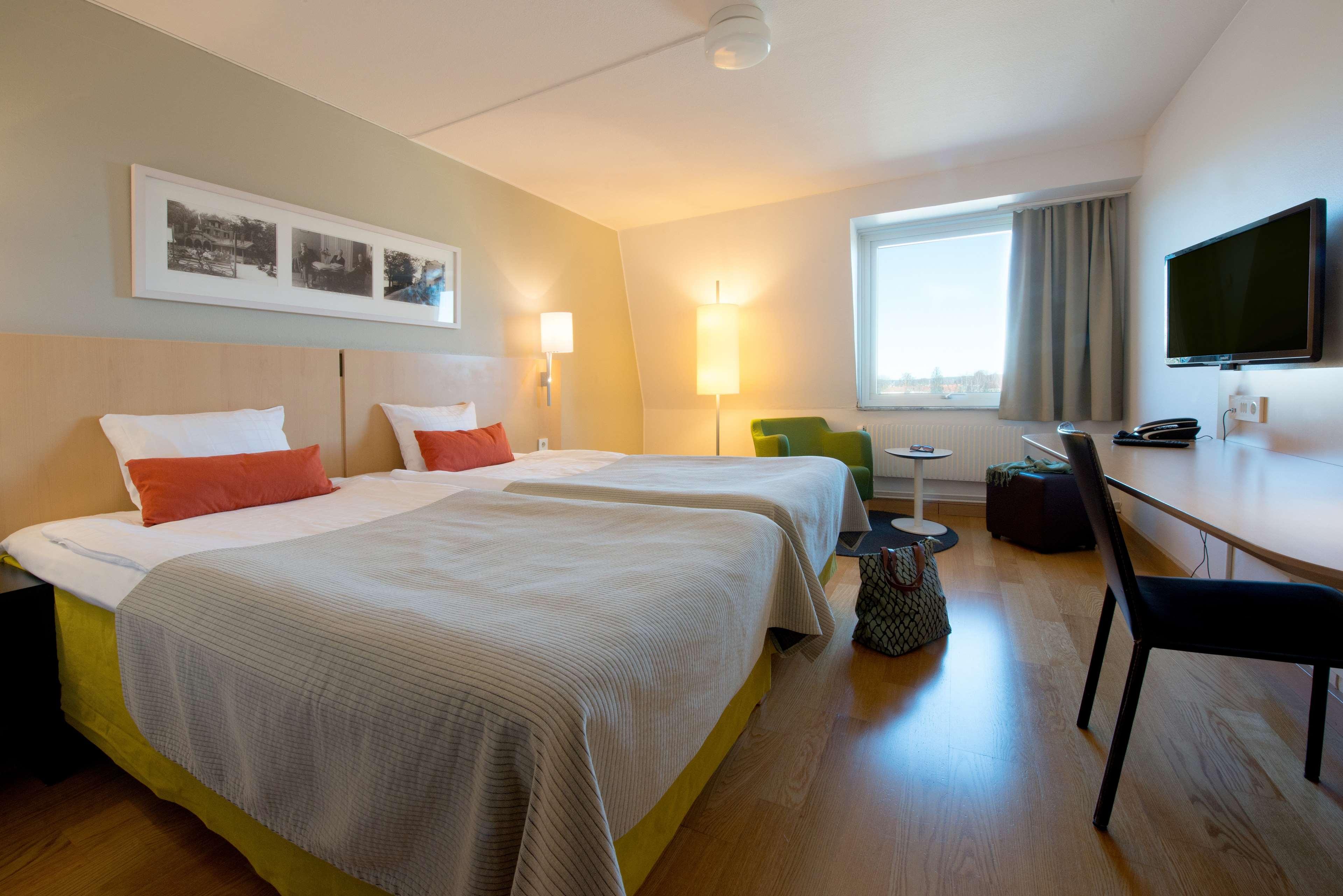 Standard, Twin Beds