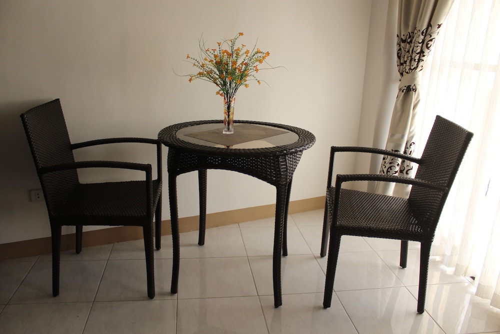 Anahaw Studio Suites 15/24