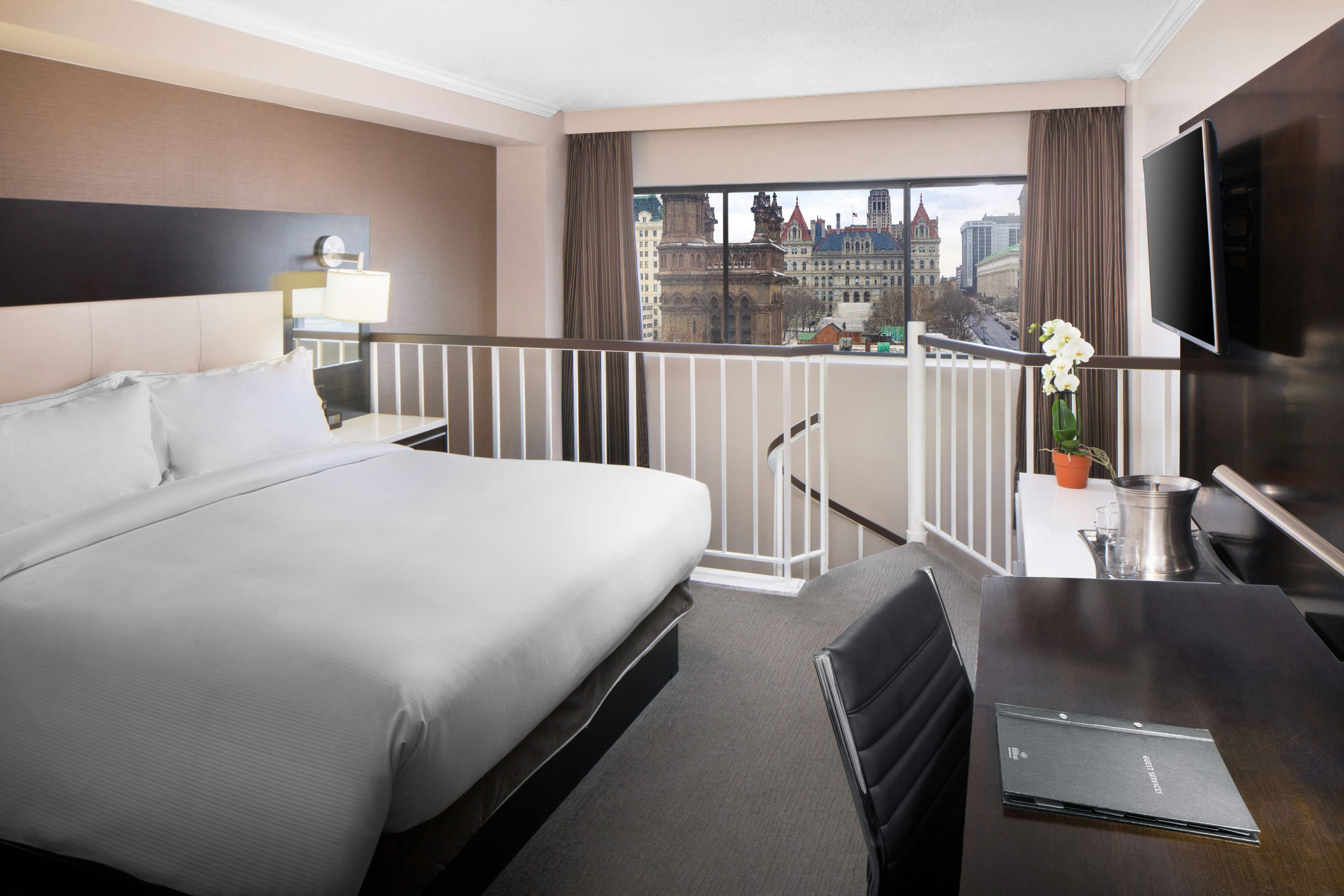 Bi Level, Suite, King Bed, Executive Level