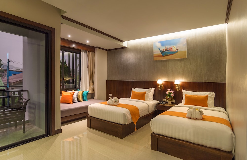 DELUXE, DOUBLE OR TWIN BED