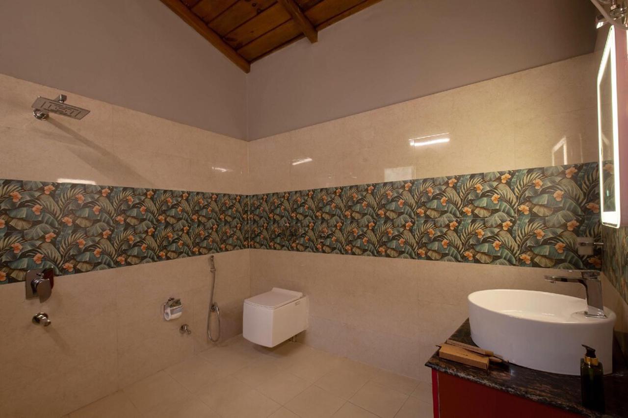 Alaya Stays Stunning 4BHK with Mountain View Amara Dawn 12/13