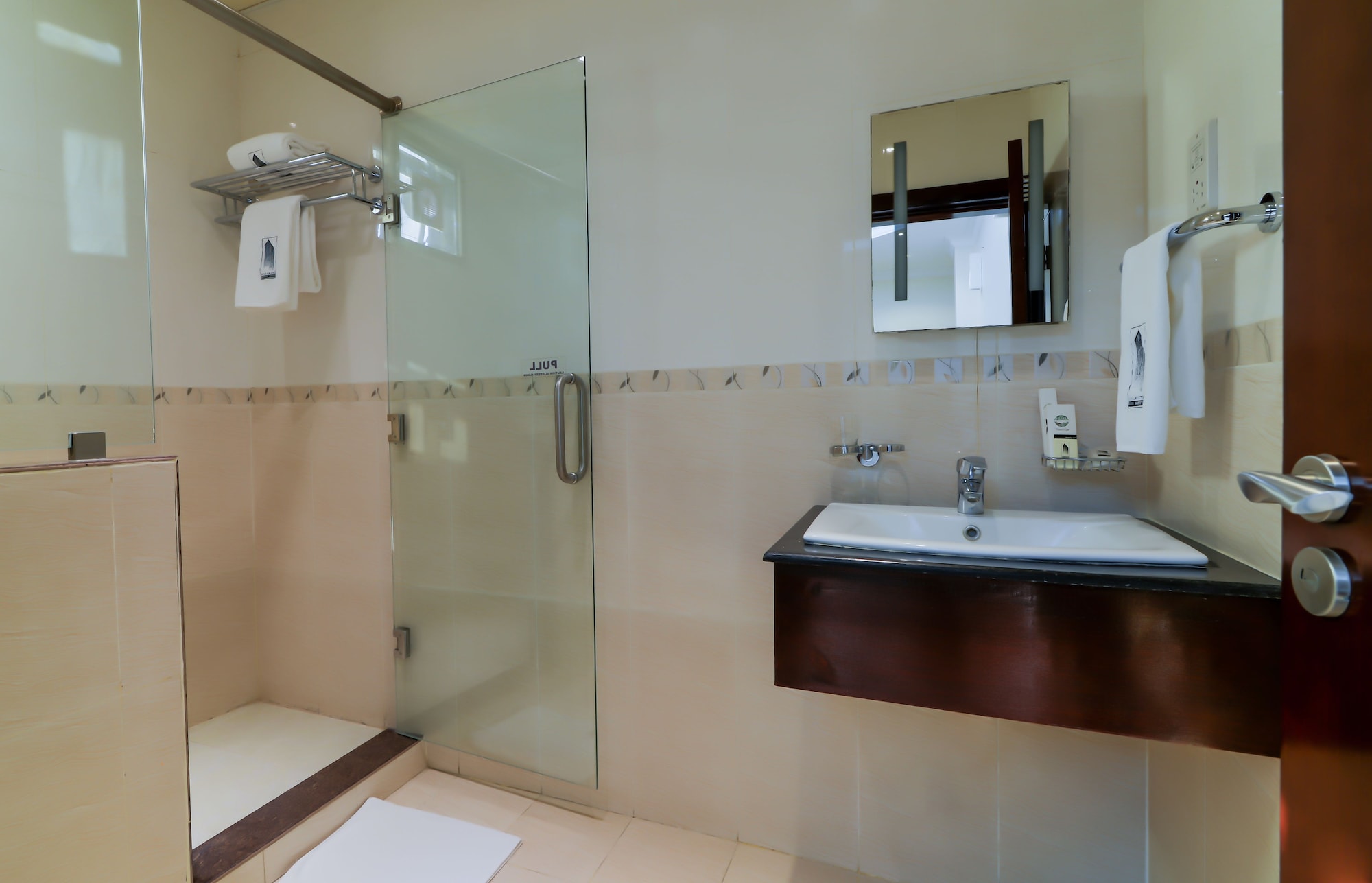 غرفة تنفيذية بسرير كوين، Tanzanite Executive Suites 5/5