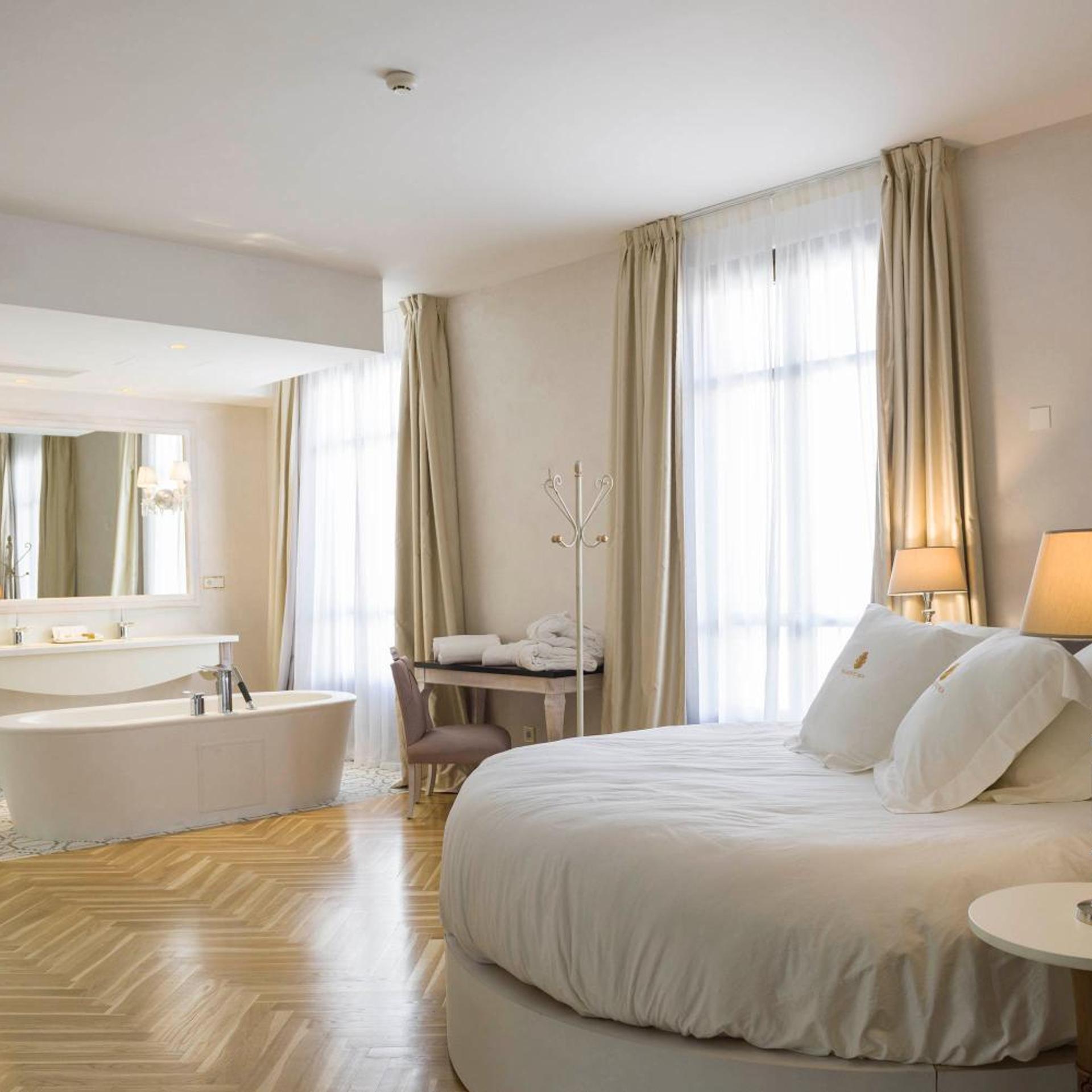 Junior Suite, Family