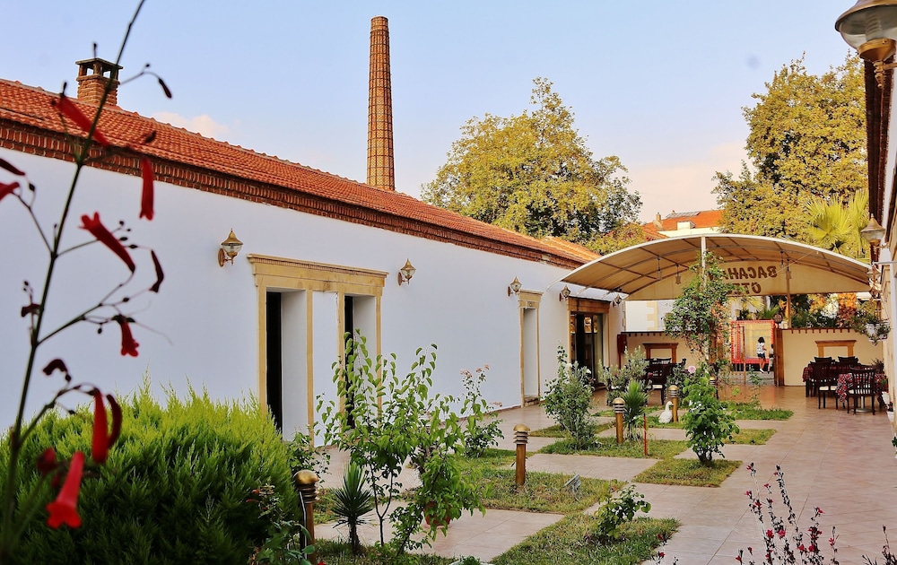 Bacahan Hotel 3/47