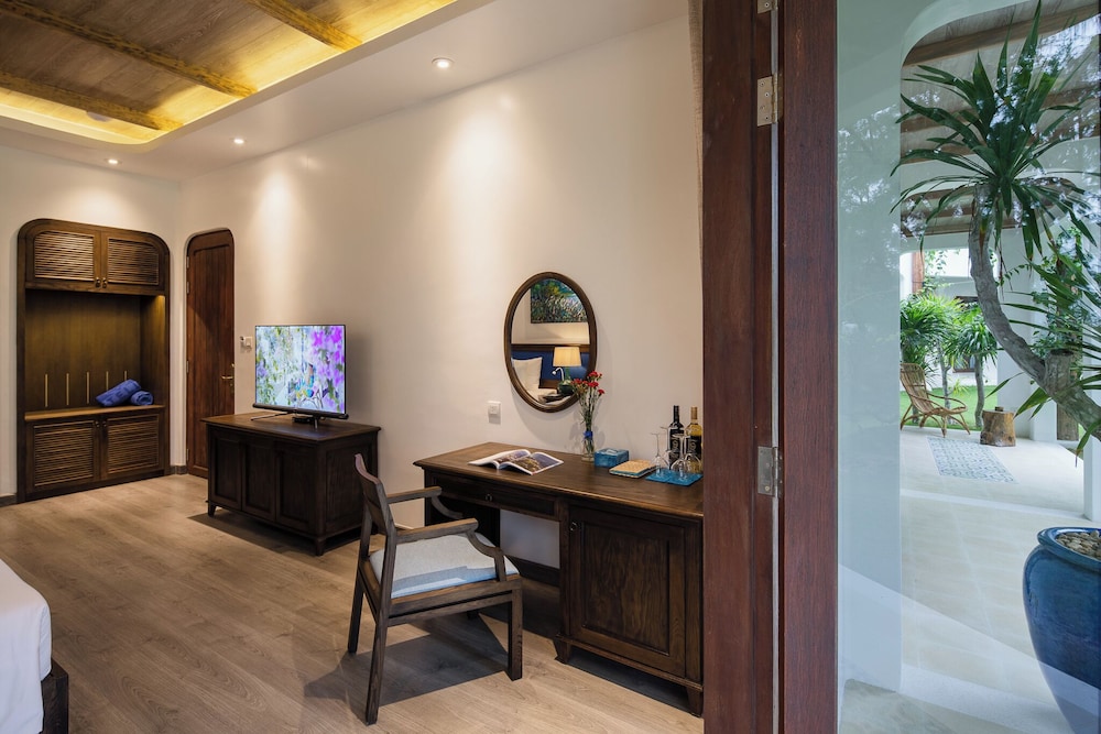Stelia Beach Resort 10/50