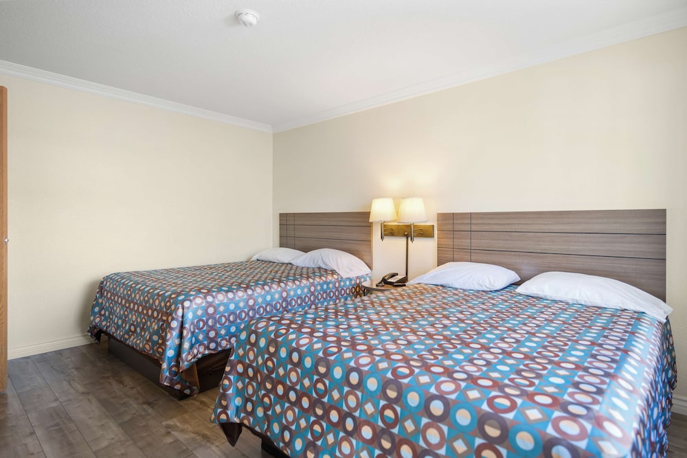 Hotel Fontana - CA 7/27