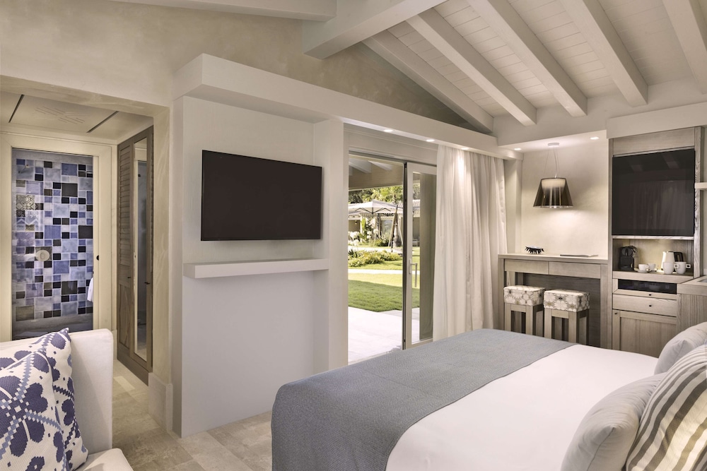 Deluxe, King Bed, Pool View, Adult Only