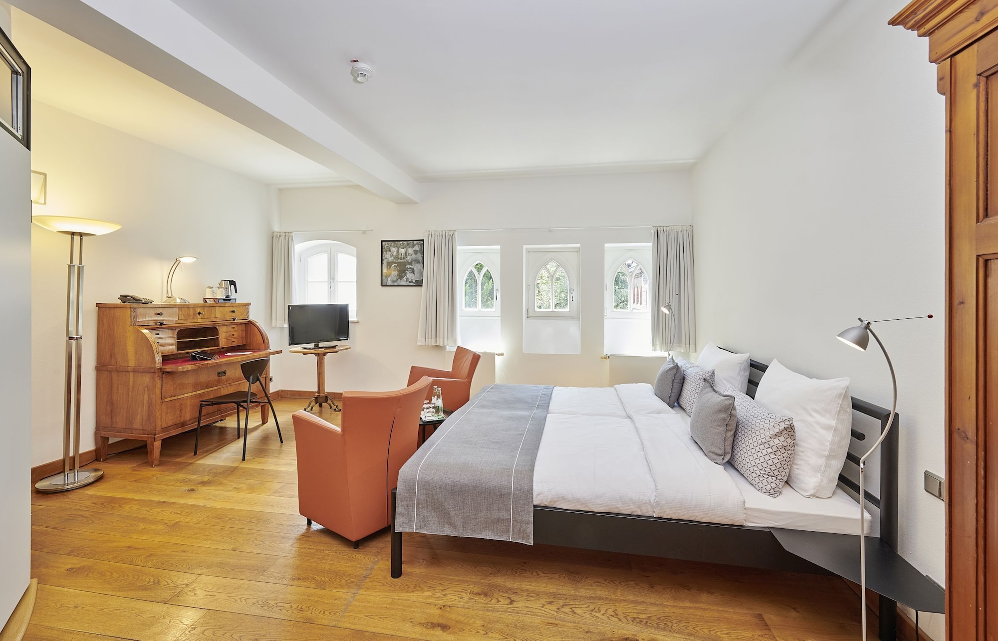 HISTORICAL, DOUBLE BED