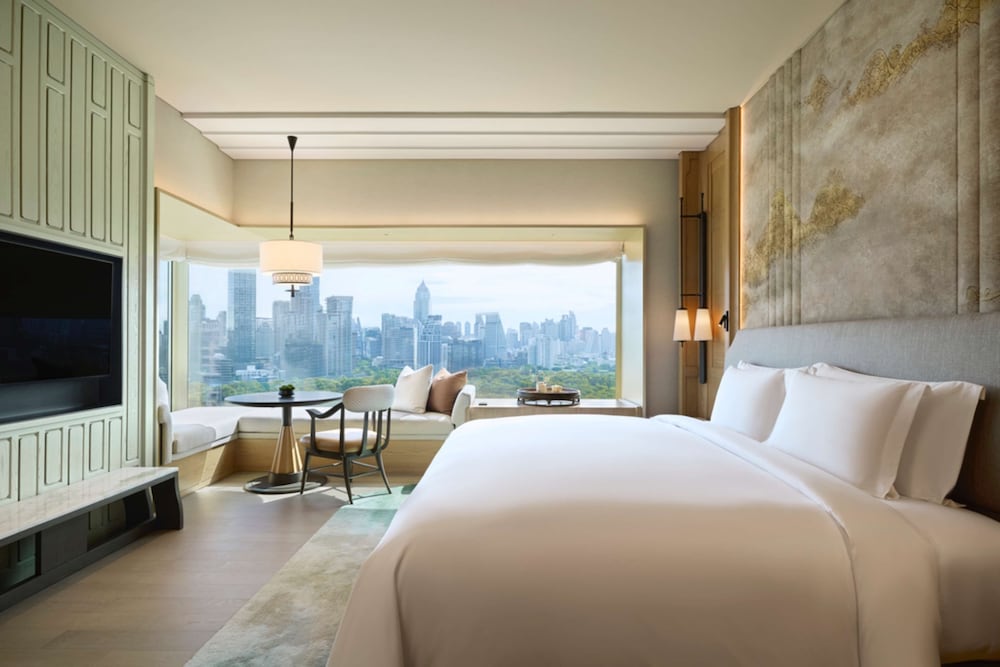 غرفة كلوب ركنية بسرير كينج بإطلالة على المتنزه في طابق مرتفع، Dusit Thani Bangkok 2/2