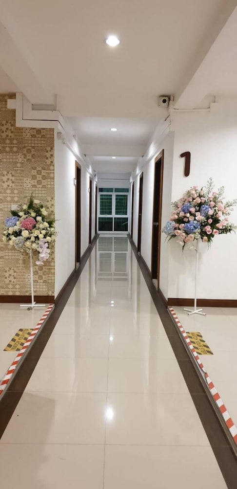 Monmuang Hotel And Residence 22/33