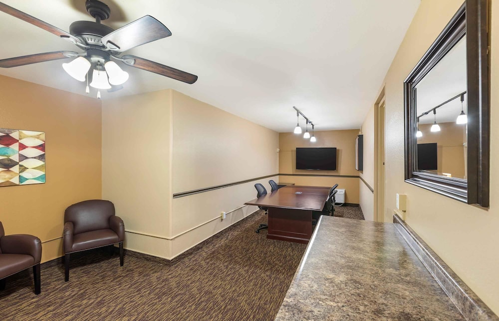 Studio 6 Extended Stay Milwaukee Brookfield WI 44/70