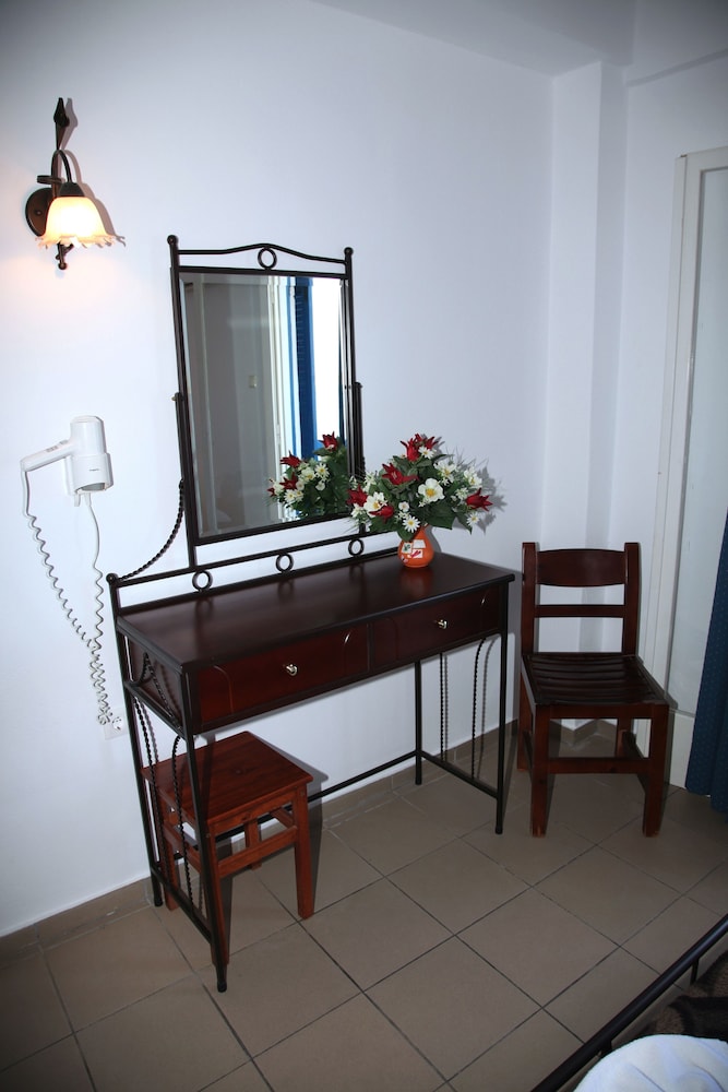Nikolas Hotel 24/30
