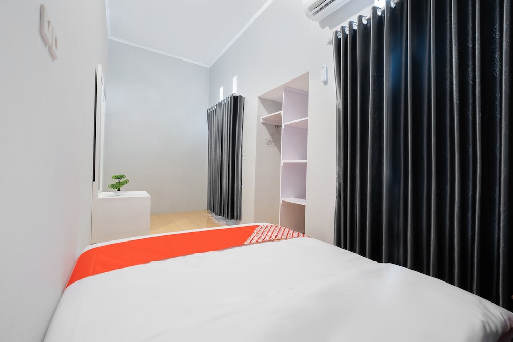 OYO 2727 Nareswari Guest House 13/27